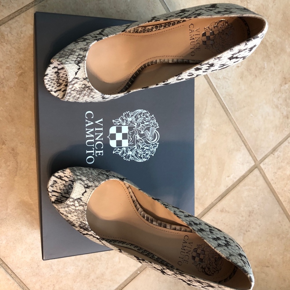 Vince Camuto Stone Mosaic Snake heels Size 7.5